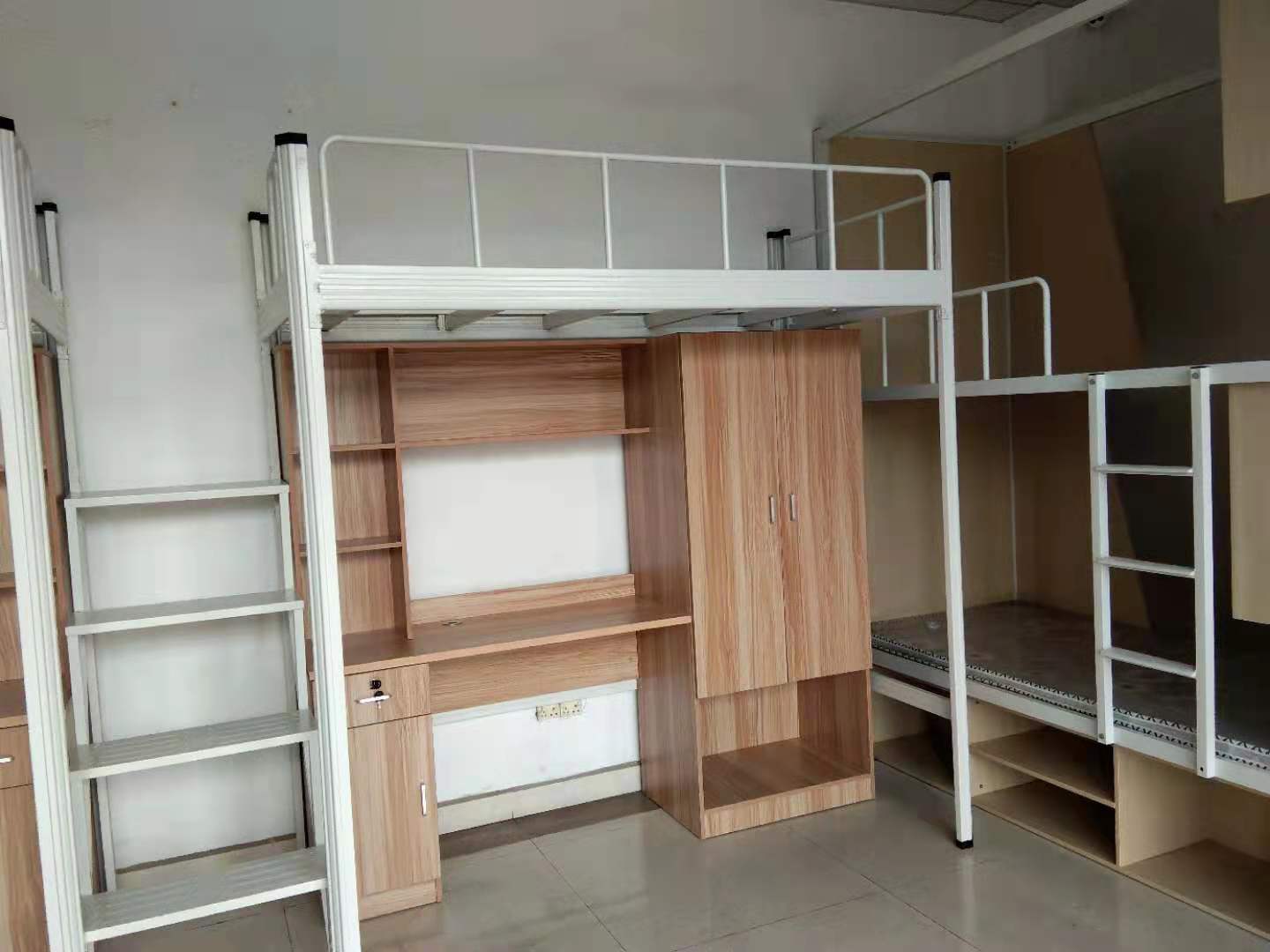 為什么要給上下鋪鐵床加上護(hù)欄？